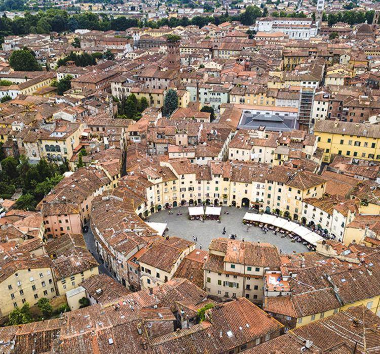 Апартаменты Dimora Leonardo. Centro Storico. Лукка Экстерьер фото